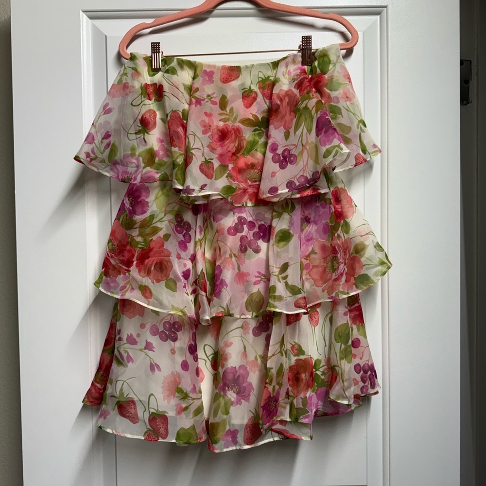 Organza Tiered Strapless
Mini Dress - White Floral